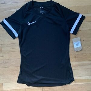 New Nike T-shirt XS